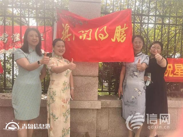 直擊高考：旗袍、紅T恤還不夠 有家長帶上萌寵來送考