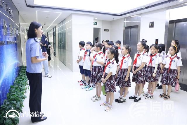 鎮(zhèn)小學子走進青島反詐中心 沉浸式體驗電詐辦案現(xiàn)場