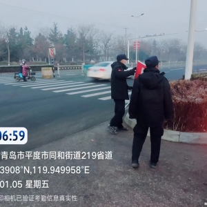 同和執(zhí)法中隊“安全第一，拆除戶外廣告牌”