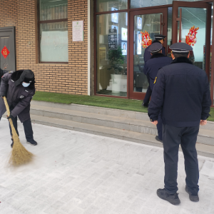 南村執(zhí)法中隊(duì)以雪為令，掃雪除冰齊上陣！