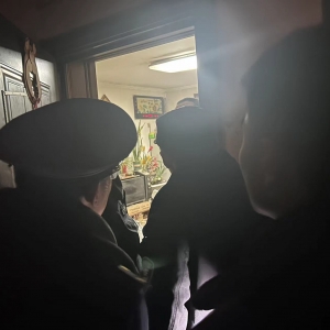 “加強(qiáng)養(yǎng)犬管理，共創(chuàng)文明城市”同和執(zhí)法中隊(duì)調(diào)查不文明養(yǎng)犬行為 ... ...