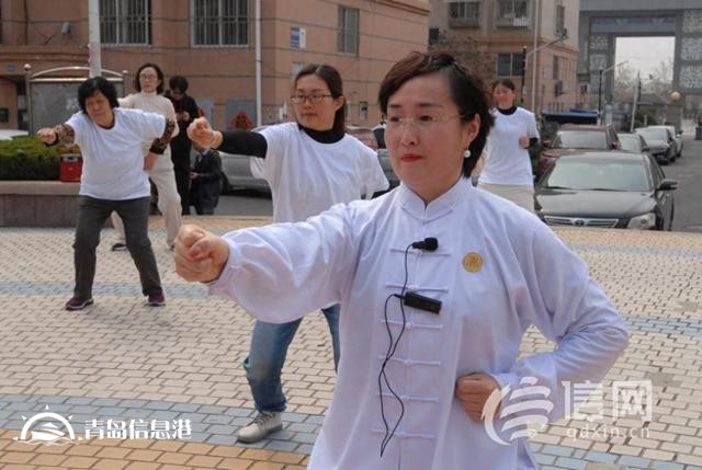 弘揚中國傳統(tǒng)文化 青島即墨城西一社區(qū)開展公益授拳活動