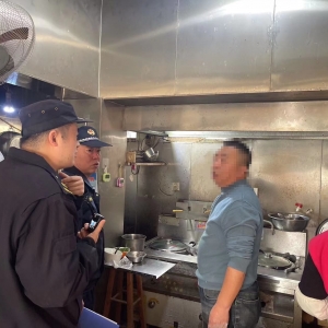 平度市東閣街道執(zhí)法中隊整治餐飲油煙，讓“煙火氣”不再擾民 ...