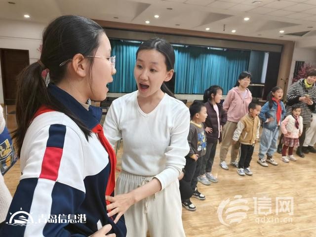 白天上班晚上學(xué)特長(zhǎng) 青島市北區(qū)藝術(shù)夜校受到市民追捧
