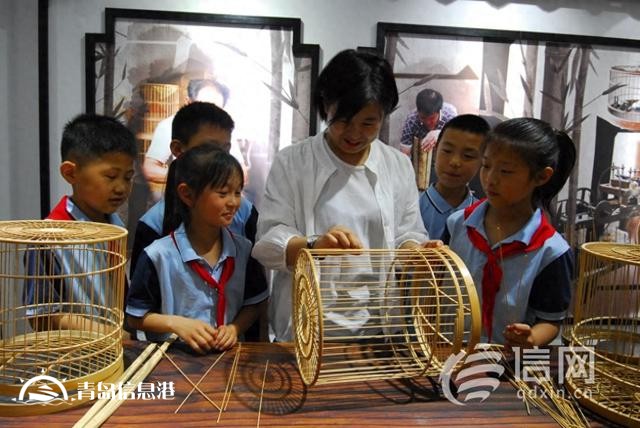 青島市即墨區(qū)小學(xué)生走進博物館 迎接國際博物館日