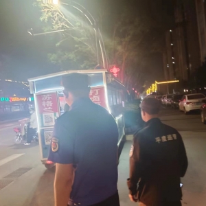 亮點(diǎn)工作：同和執(zhí)法中隊(duì)“夜間行動(dòng)，清理占路經(jīng)營(yíng)”
