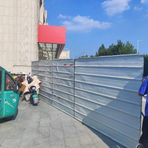 平度市東閣街道執(zhí)法中隊(duì)整治占用城市道路行為，還路于民