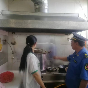 整治“油煙味”，守護(hù)“煙火氣”