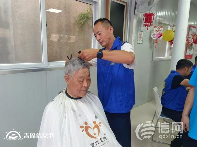 信新相映走進四流北路社區(qū) “95”后志愿者給團隊增添年輕元素