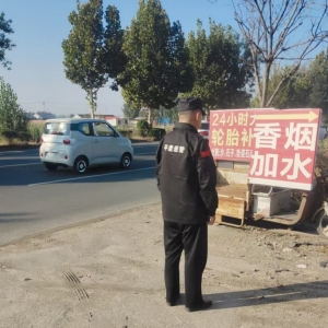 同和執(zhí)法中隊(duì)“清理違規(guī)廣告牌，城市煥新顏展風(fēng)采”