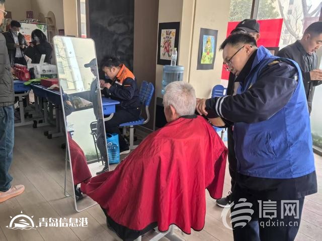 ?臺(tái)柳路社區(qū)開(kāi)展“紅柳情”便民小專場(chǎng)活動(dòng) 磨刀服務(wù)又添“新”力