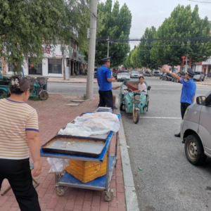 向 “城市牛皮癬” 宣戰(zhàn)！云山中隊(duì)清理非法小廣告